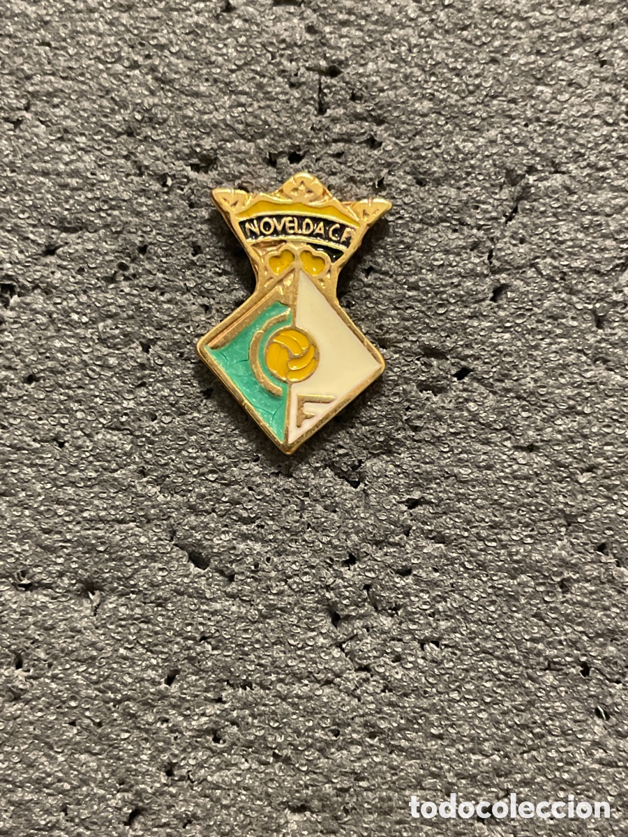 Collectionnisme sportif: Pin 681 NOVELDA C.F. - Novelda (Alicante)