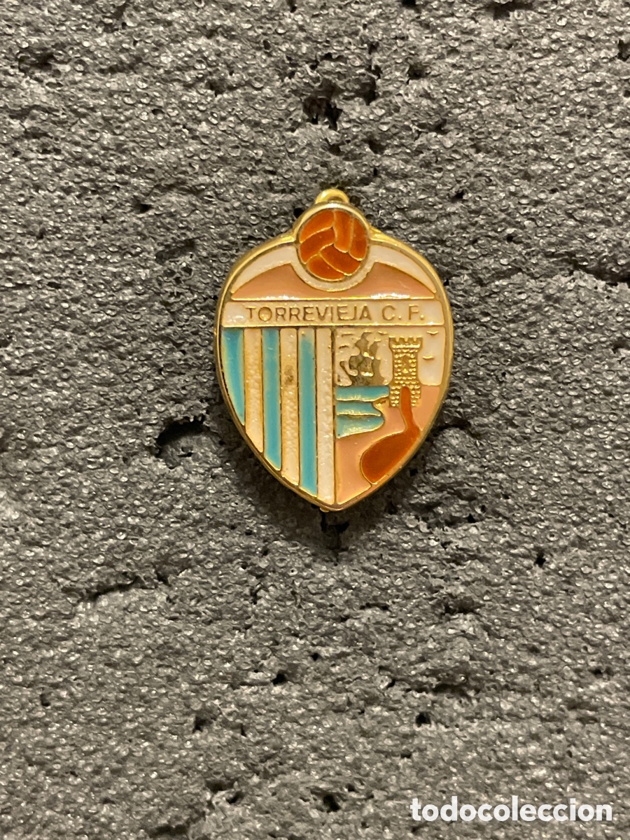 Collectionnisme sportif: Pin 689 TORREVIEJA C.F. - Torrevieja (Alicante)