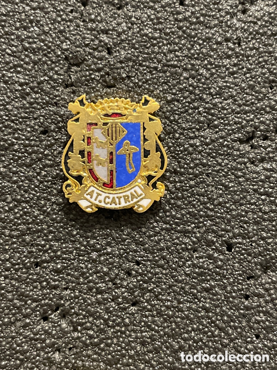 Coleccionismo deportivo: Pin 766 ATLETICO CATRAL - Catral (Alicante)
