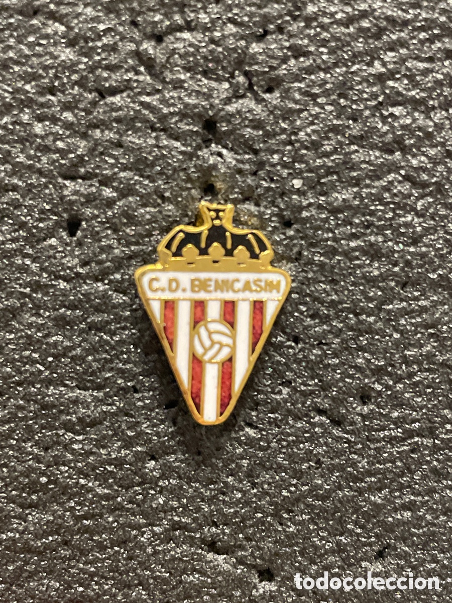 Colecionismo desportivo: Pin 852 C.D. BENICASIM - Benicasim (Castellon)