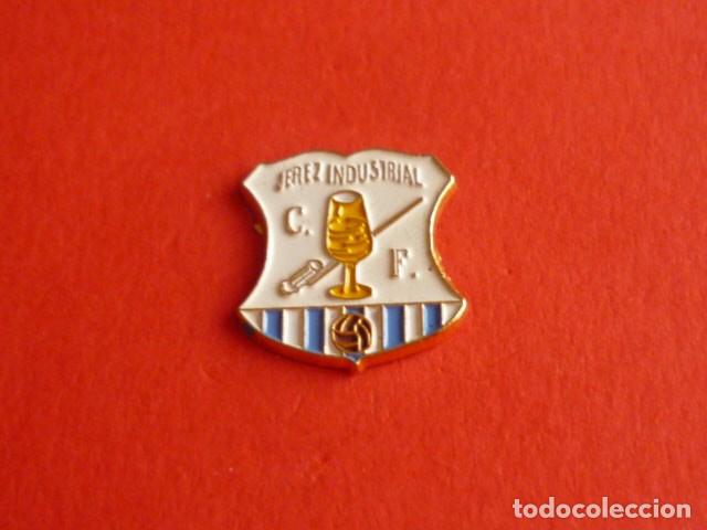 Coleccionismo deportivo: PIN CLUB DE FUTBOL JEREZ INDUSTRIAL