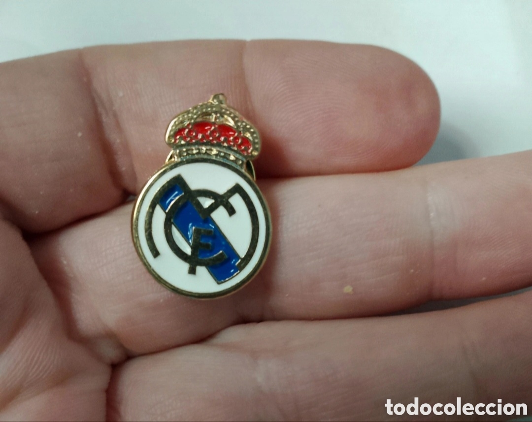 Coleccionismo deportivo: Pin Real Madrid 2001 - Foto 1