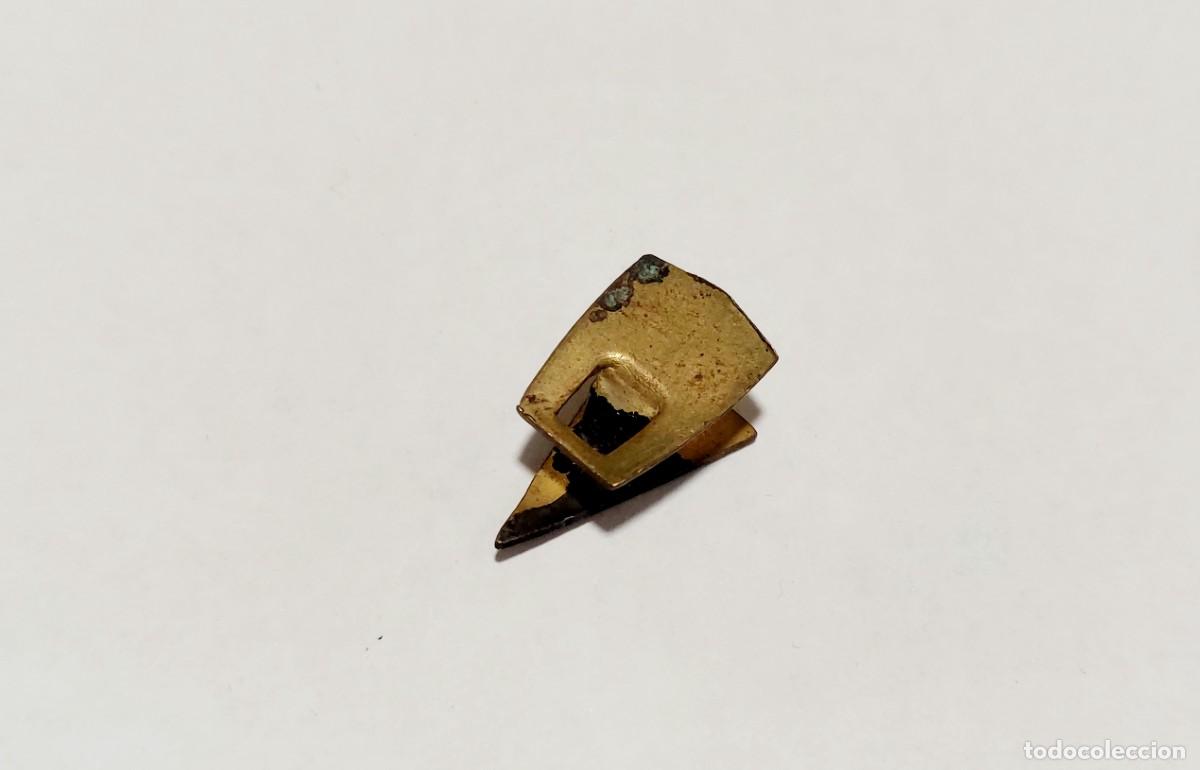 Coleccionismo deportivo: Antigua insignia de solapa - Foto 2