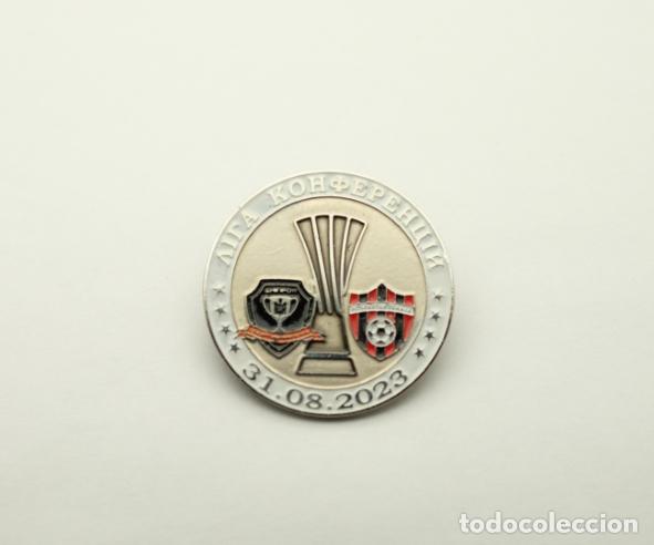 Collezionismo sportivo: Badge Pin: UEFA Europa League 2023-24 SC Dnipro-1 Ukraine - FC Spartak Trnava Slovakia