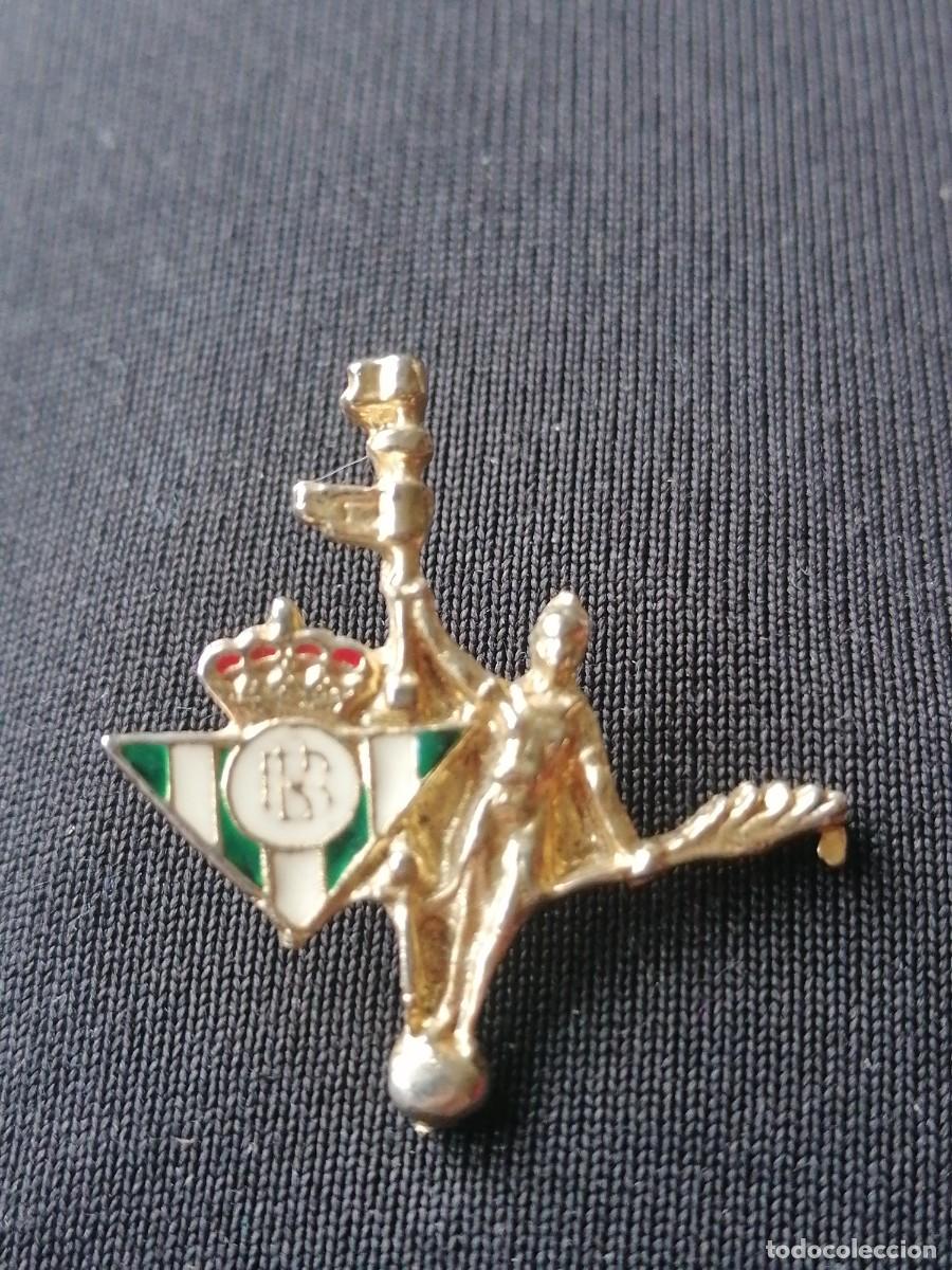 Coleccionismo deportivo: Pin real Betis Balompie - Foto 1