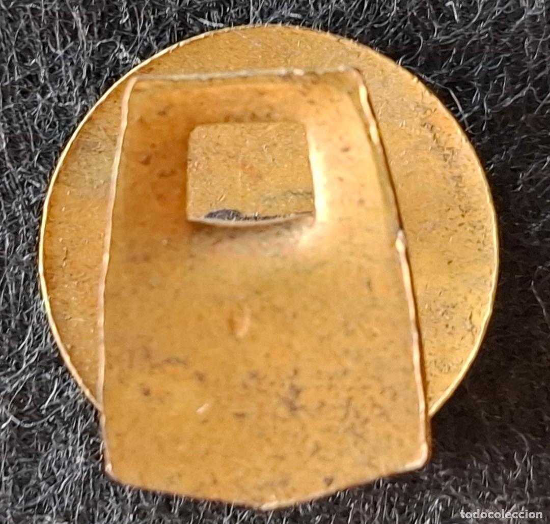 Coleccionismo deportivo: (P-545)INSIGNIA DE SOLAPA DERBI - Foto 2