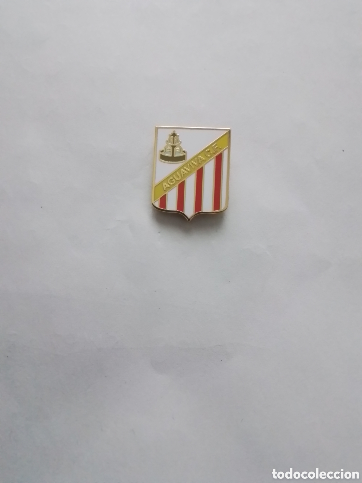 Coleccionismo deportivo: Pin - Aguaviva Club de F&uacute;tbol ( Teruel)