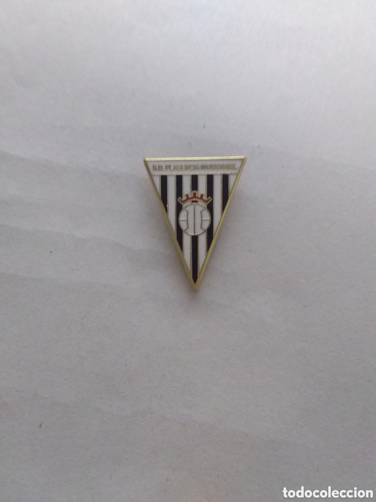 Collectionnisme sportif: Pin - S. D. Plasencia Industrial/ escudo 1973 ( C&aacute;ceres)