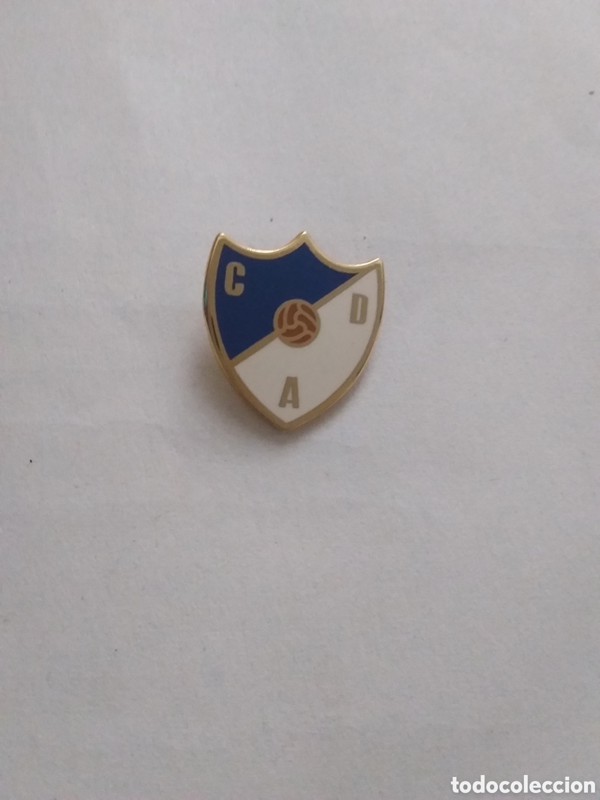Collezionismo sportivo: Pin - Club Deportivo Alhaurino/ escudo 1954 ( M&aacute;laga)