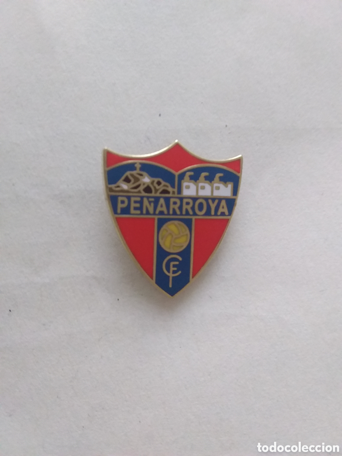 Collezionismo sportivo: Pin - Pe&ntilde;arroya Club de F&uacute;tbol ( C&oacute;rdoba)