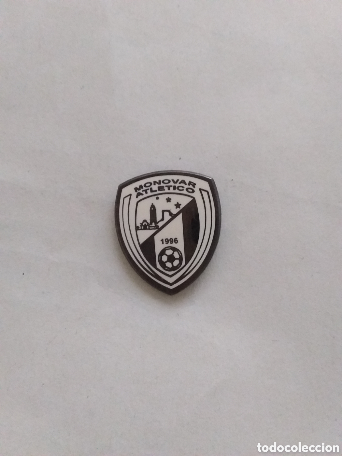 Coleccionismo deportivo: Pin - Monovar Atl&eacute;tico ( Alicante)