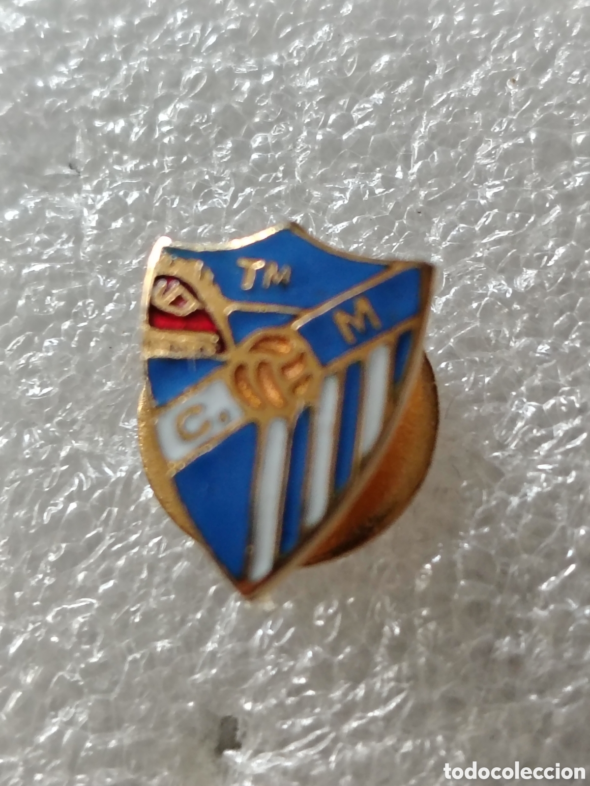 Coleccionismo deportivo: PIN FUTBOL OJAL, C.D. M&Aacute;LAGA, ESMALTADO