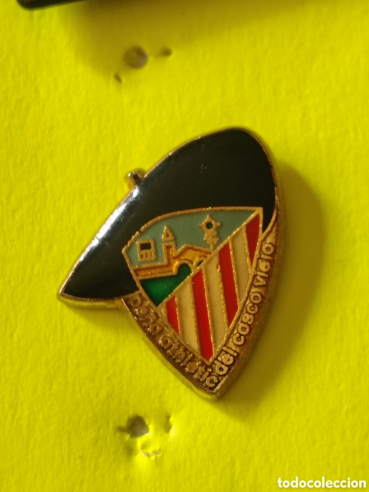 Sports collectibles: PIN FUTBOL ATHLETIC DE BILBAO, CASCO VIEJO