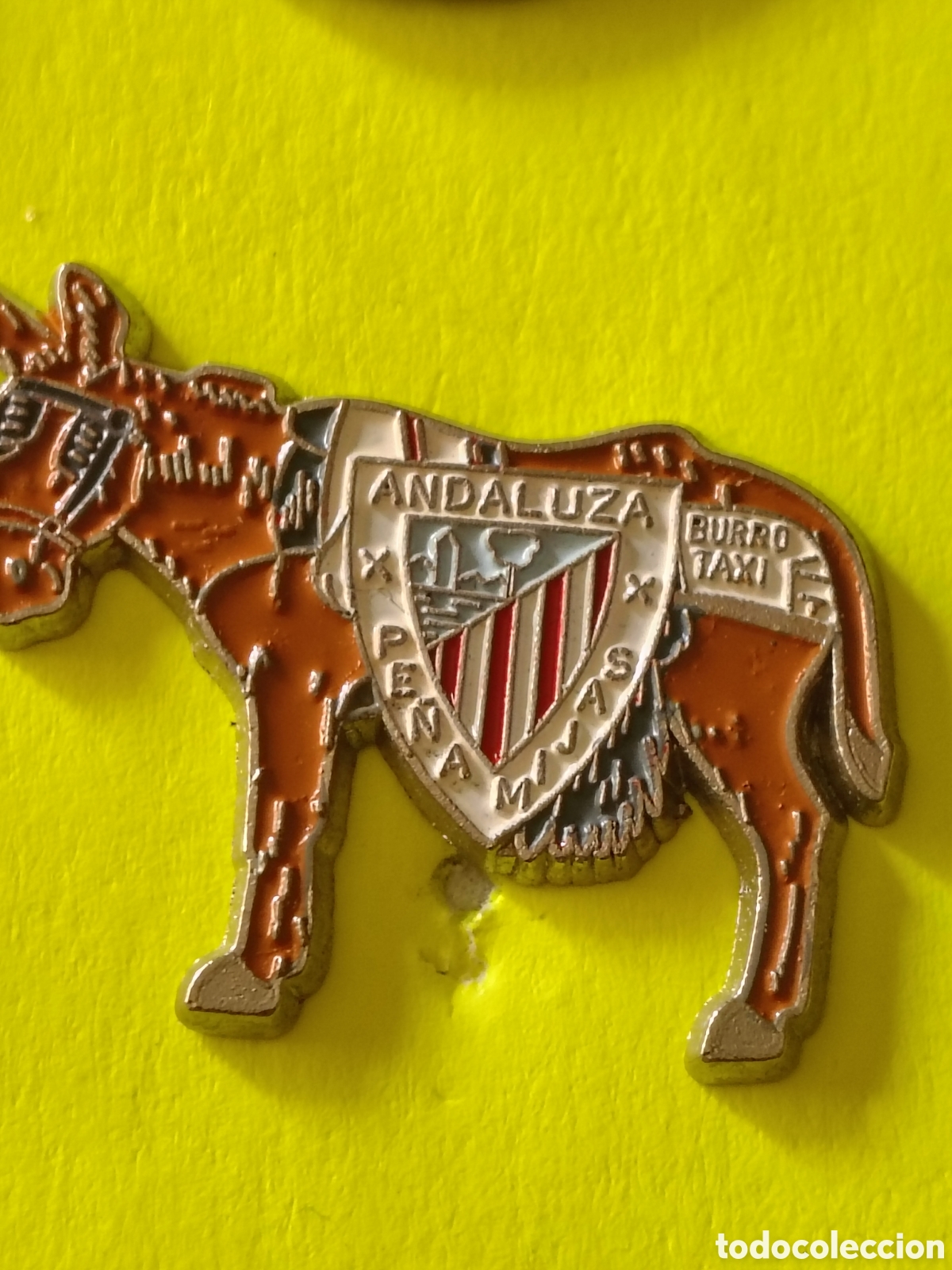 Sports collectibles: PIN FUTBOL ATHLETIC DE BILBAO, PE&Ntilde;A ANDALUZA MIJAS, M&Aacute;LAGA