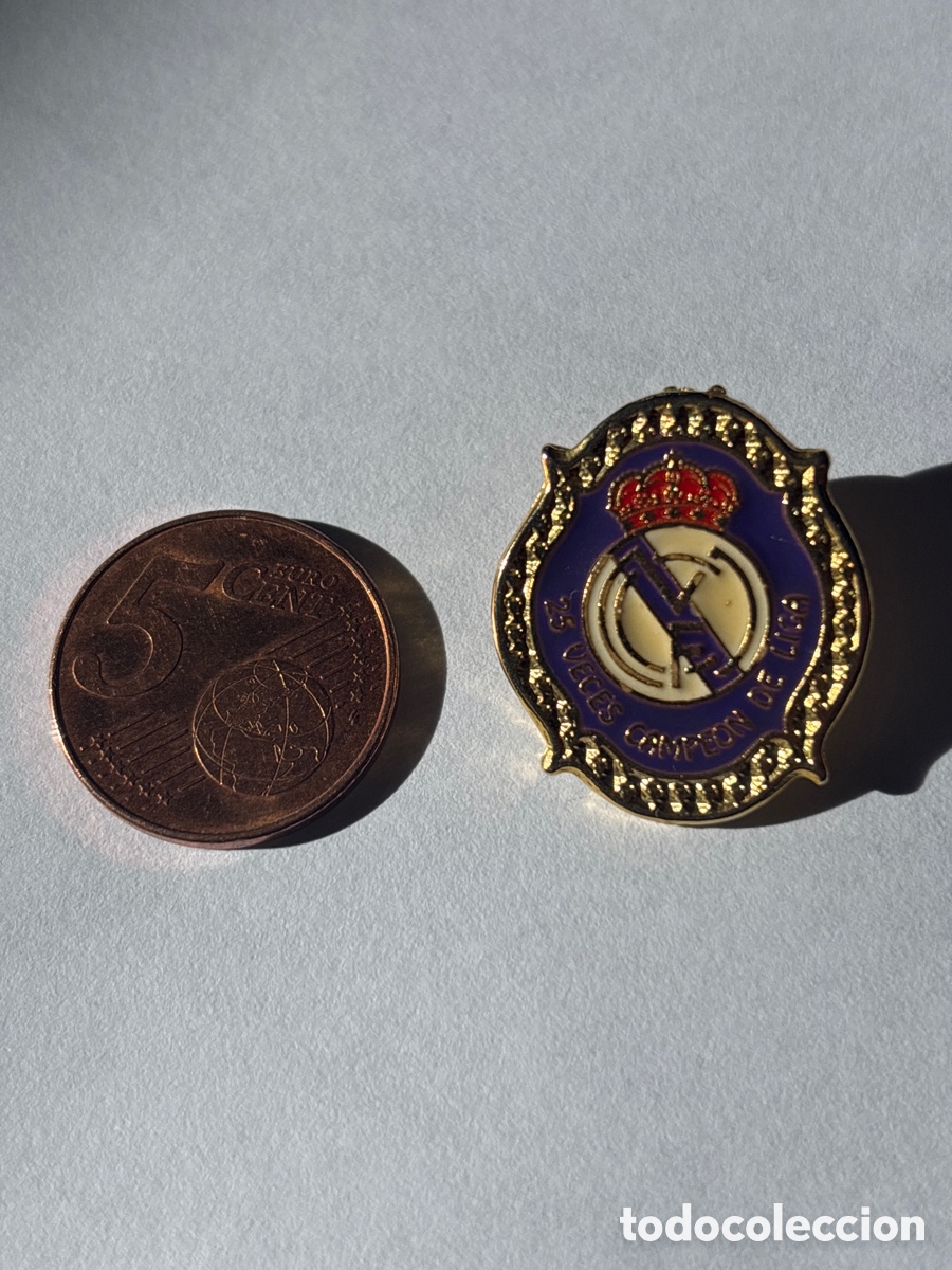 Coleccionismo deportivo: Pin Real Madrid 25 veces campe&oacute;n de liga