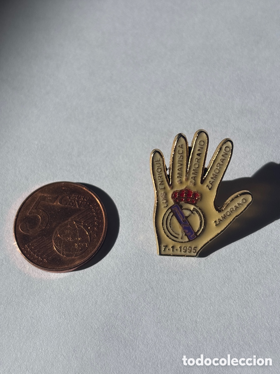 Coleccionismo deportivo: Pin Manita Real Madrid - Bar&ccedil;a - Zamorano, Amavisca, Luis Enrique