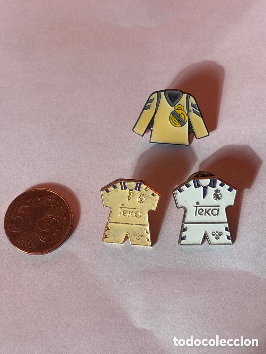 Coleccionismo deportivo: Pins Real Madrid camisetas a&ntilde;os 90 Teka Hummel