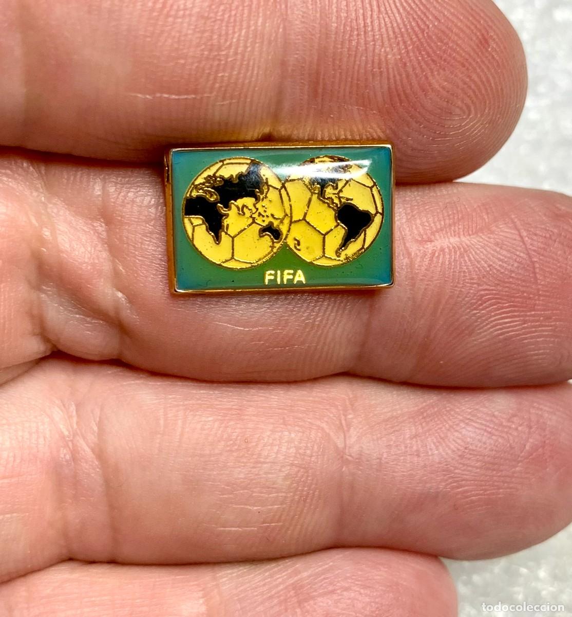 Coleccionismo deportivo: 3433.PIN DE &Aacute;RBITRO DE LA FIFA - Foto 1