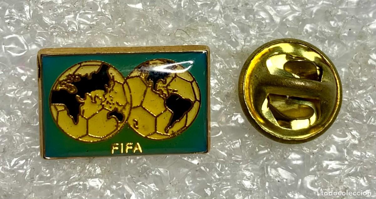 Coleccionismo deportivo: 3433.PIN DE &Aacute;RBITRO DE LA FIFA - Foto 2