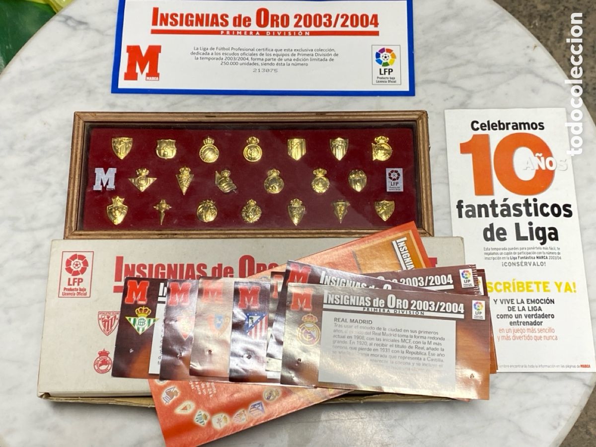 Collectionnisme sportif: LFP INSIGNIAS PINS DE ORO 2003 2004 PRIMERA DIVISI&Oacute;N CON SU ESTUCHE y DOCUMENTACI&Oacute;N DIARIO MARCA
