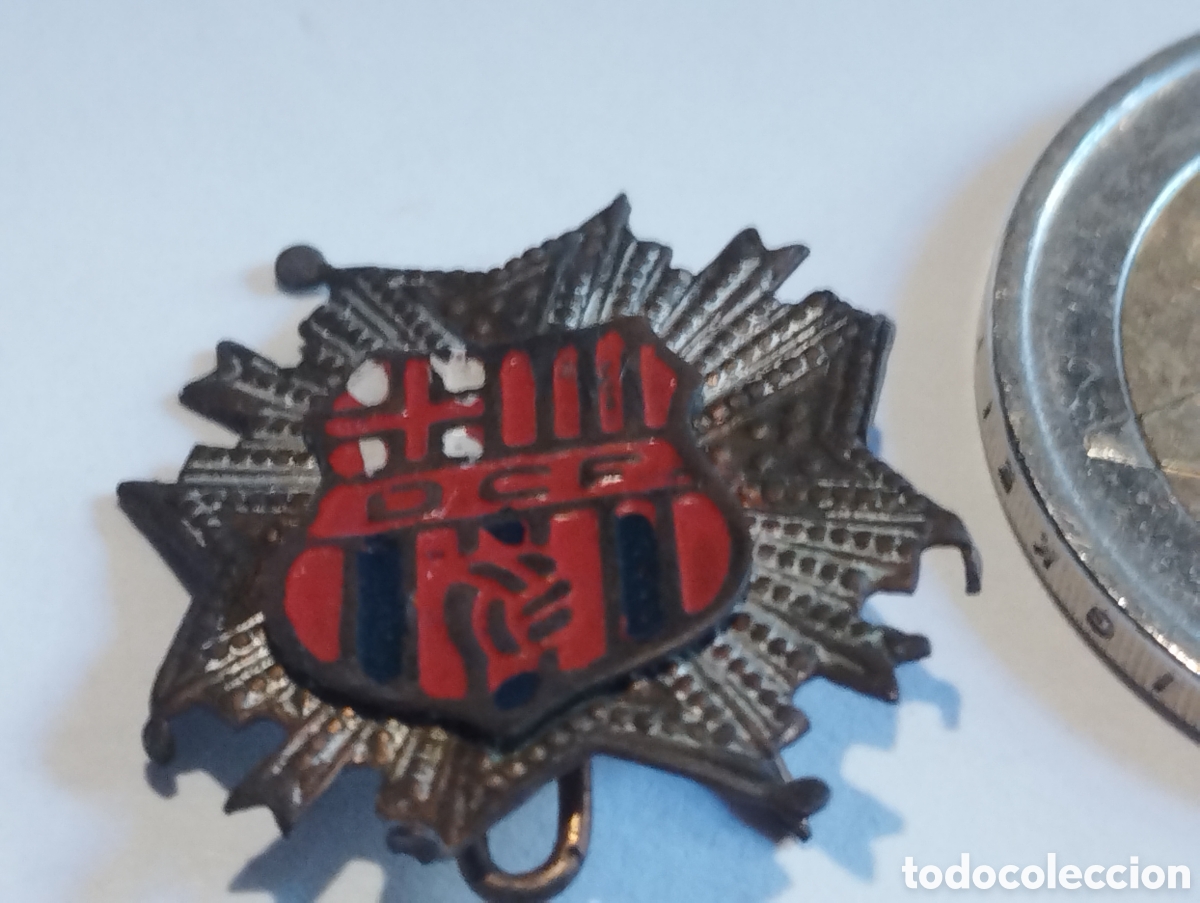Coleccionismo deportivo: Rara aguja de solapa CFBarcelona - Foto 1