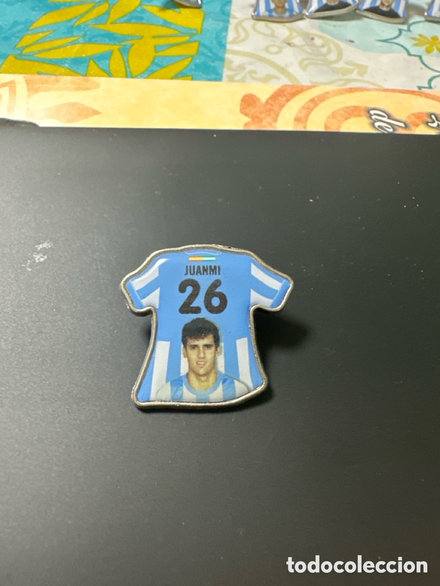 Coleccionismo deportivo: Pins camiseta del M&aacute;laga Juanmi
