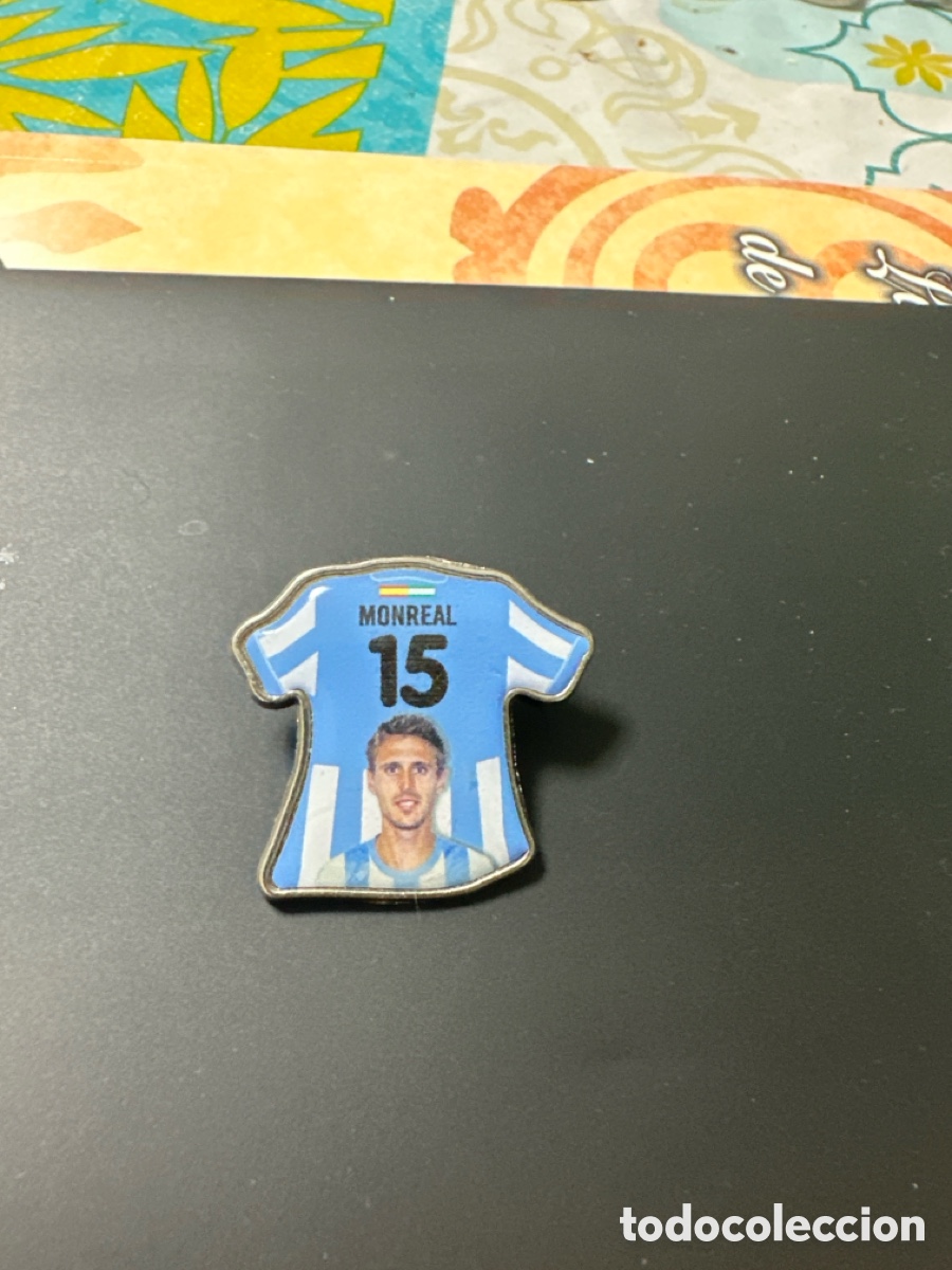 Coleccionismo deportivo: Pins camiseta del M&aacute;laga Monreal - Foto 1