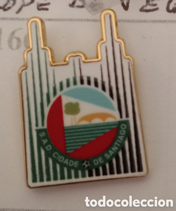 Coleccionismo deportivo: PIN F&Uacute;TBOL CIDADE SANTIAGO