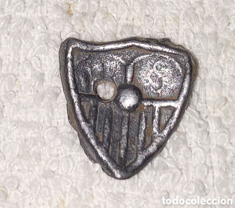 Sports collectibles: ESCUDO PIN DE PLATA ANTIGUO DEL F&Uacute;TBOL CLUB SEVILLA