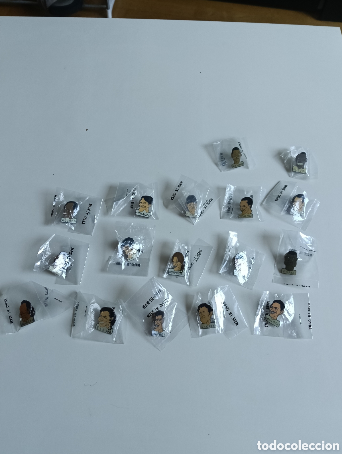 Coleccionismo deportivo: Pins Deportivo Coru&ntilde;a precintados