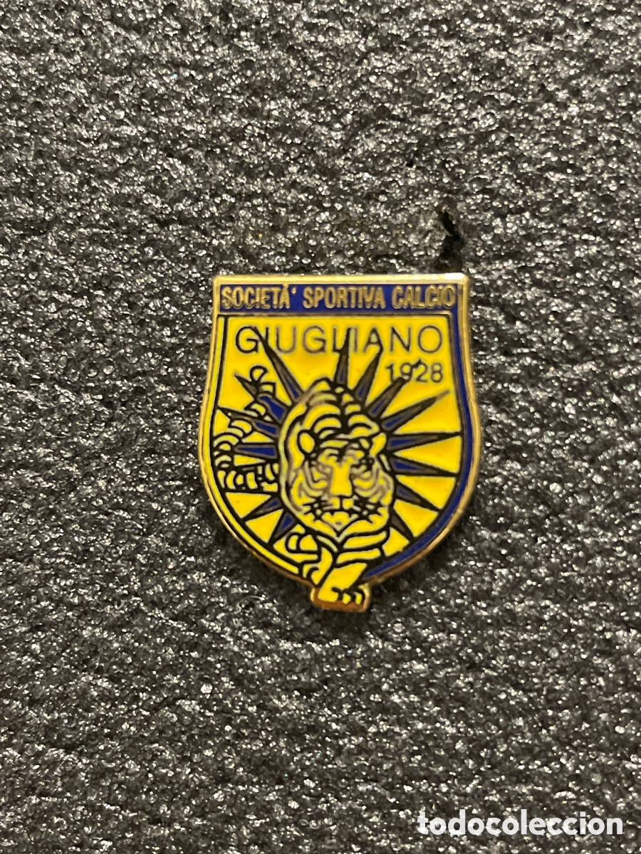 Coleccionismo deportivo: Pin 251 S.S.C. GIUGLIANO - N&aacute;poles