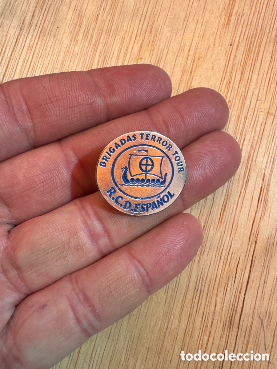Colecionismo desportivo: PIN BADGE FUTBOL ULTRAS ESPA&Ntilde;A RCD ESPA&Ntilde;OL ESPANYOL BARCELONA BRIGADAS TERROR ON TOUR BLANQUIAZULES