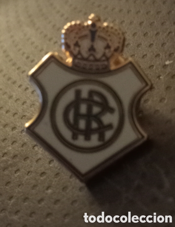 Coleccionismo deportivo: PIN F&Uacute;TBOL RECREATIVO HUELVA