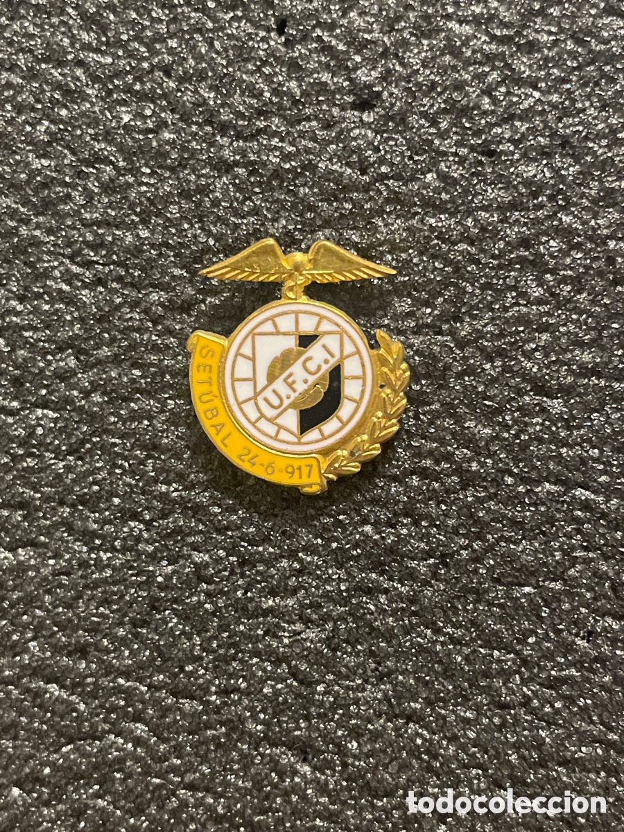 Coleccionismo deportivo: Pin 11 UNIAO FUTEBOL COMERCIO E INDUSTRIA - Set&uacute;bal