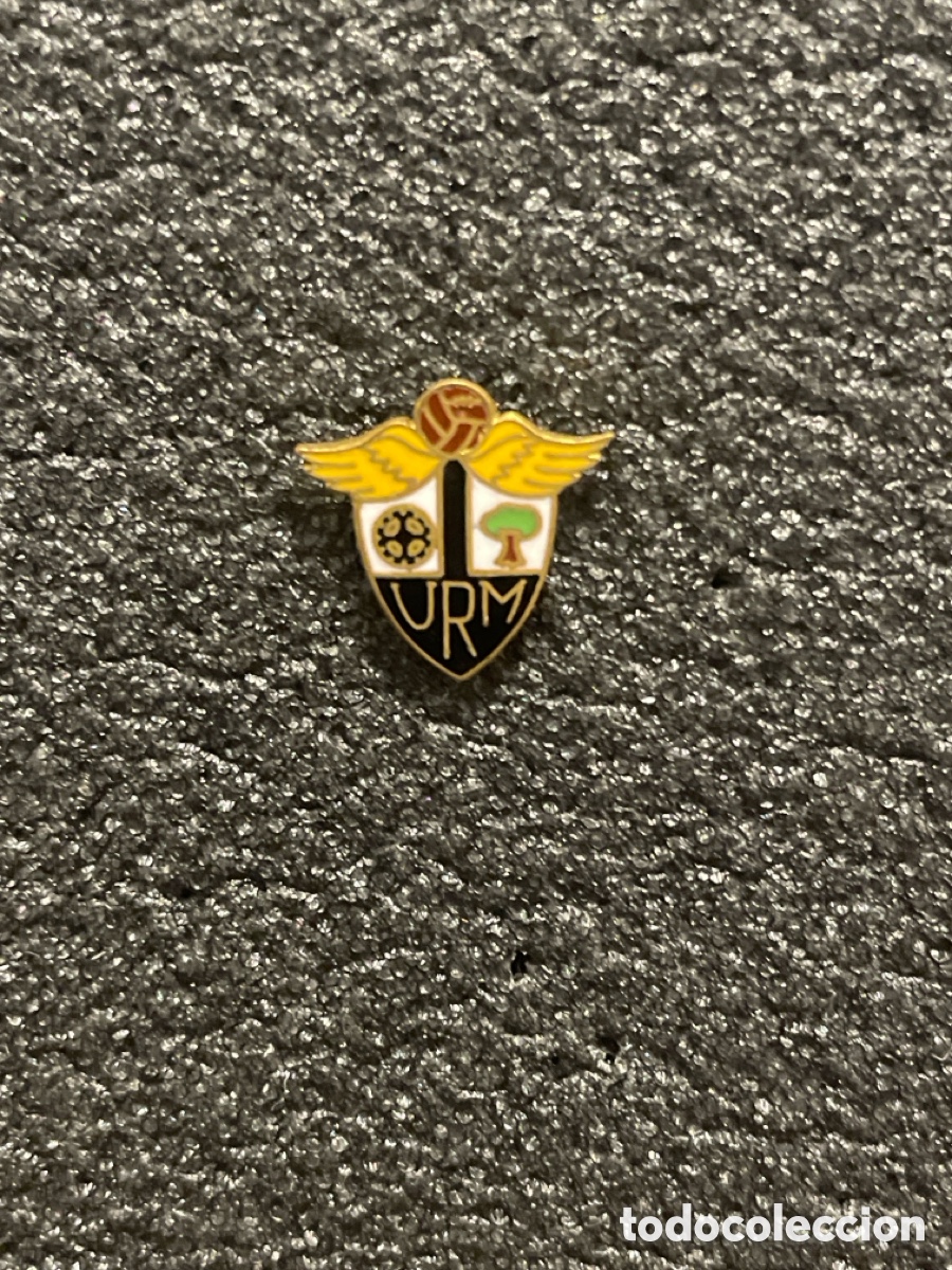 Coleccionismo deportivo: Pin 13 UNIAO RECREATIVA MIRENSE - Mira de Aire