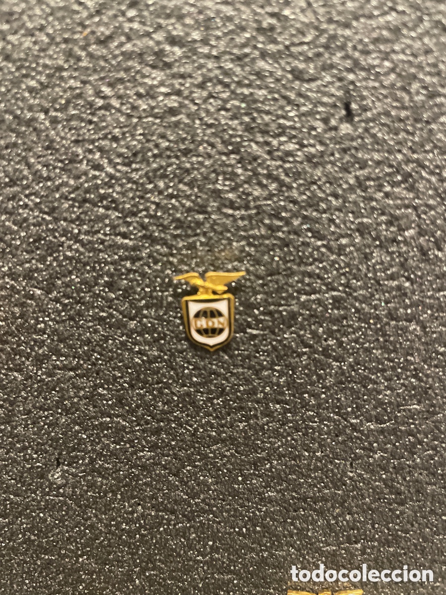 Coleccionismo deportivo: Pin 15 GRUPO DESPORTIVO NAZARENOS - Nazare