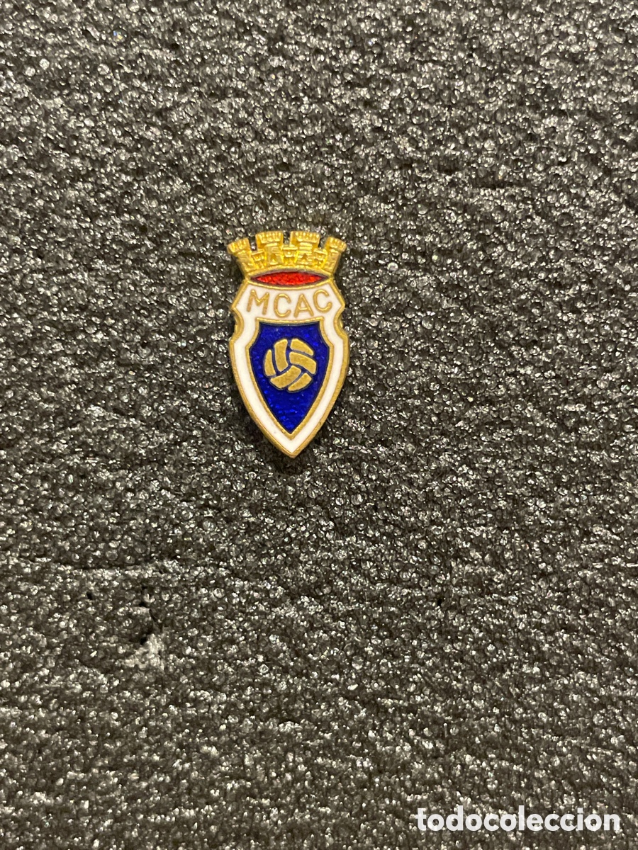 Coleccionismo deportivo: Pin 18 MONTE CAPARICA AT. CLUB - Monte de Caparica