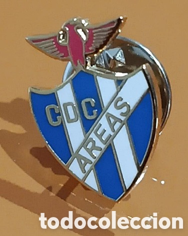 Coleccionismo deportivo: PIN F&Uacute;TBOL C D.AREAS