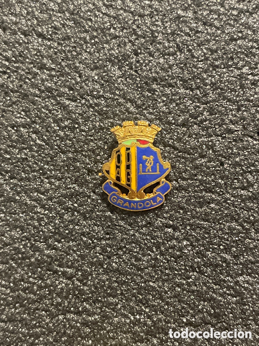 Coleccionismo deportivo: Pin 21 C.D. ATCO. GRANDOLENSE - Grandola