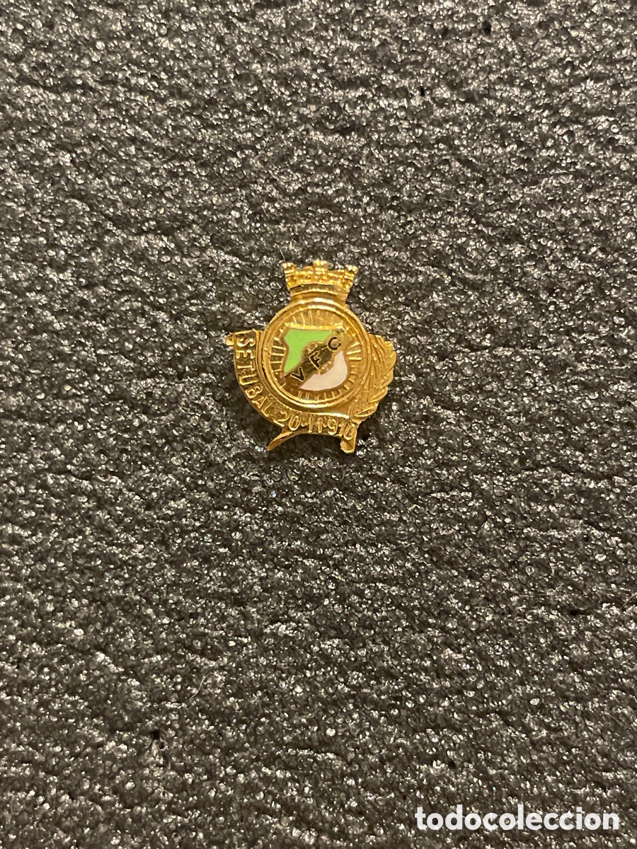 Coleccionismo deportivo: Pin 32 VITORIA F.C. - Set&uacute;bal