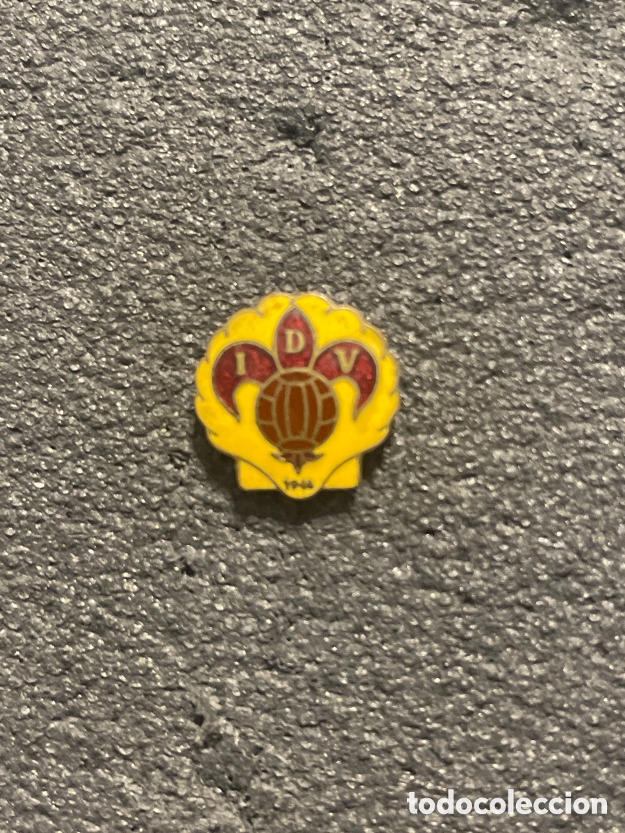 Coleccionismo deportivo: Pin 41 INDUSTRIAL DESPORTIVO VIEIRENSE - Vieia de Leiria