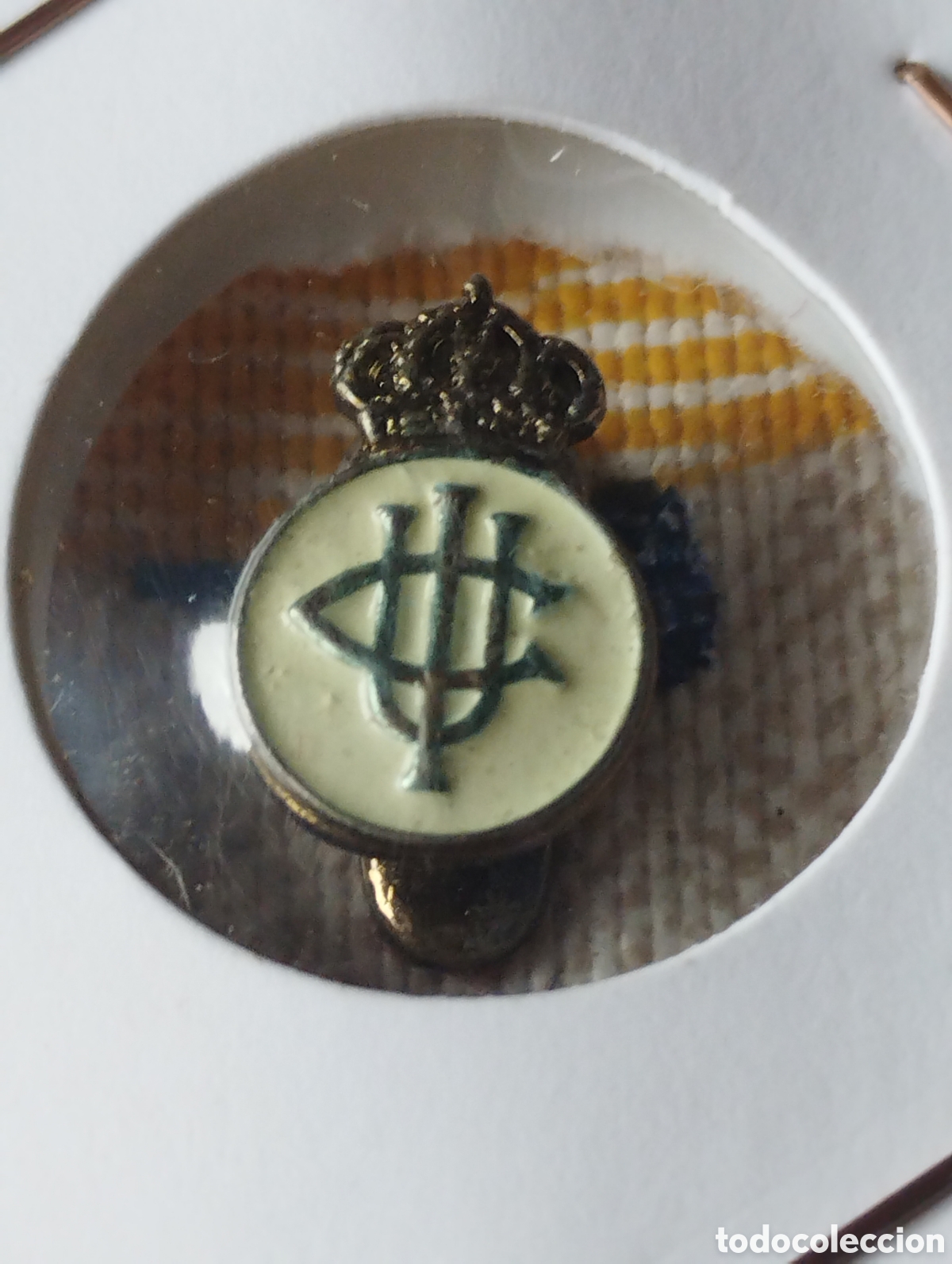 Coleccionismo deportivo: Ins&iacute;gnia de solapa Real Club de Ir&uacute;n