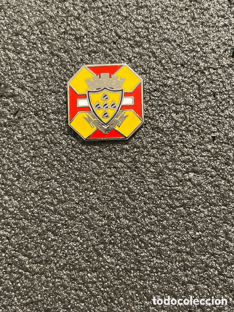 Coleccionismo deportivo: Pin 66 ASOC. FUTEBOL DE MADEIRA - Funchal