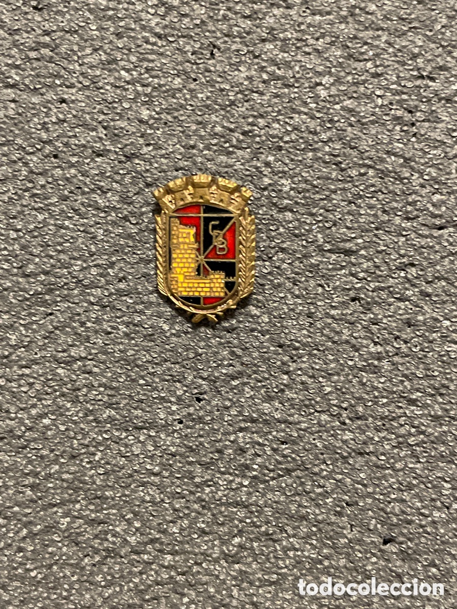 Coleccionismo deportivo: Pin 79 CLUBE DESPORTIVO DE BEJA - Beja, Alentejo