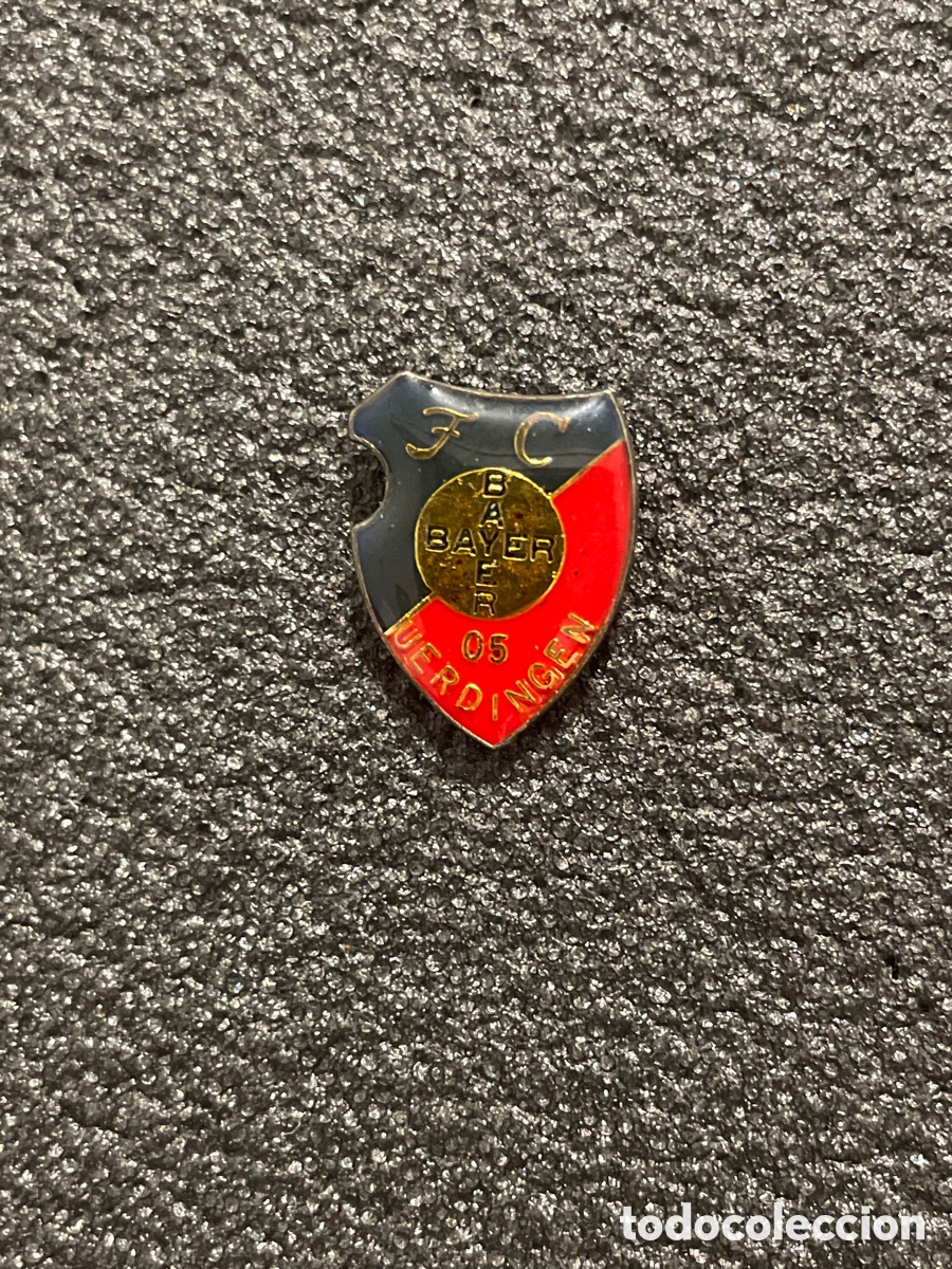 Coleccionismo deportivo: Pin 11 F.C. BAYER 05 UERDINGEN - Krefeld