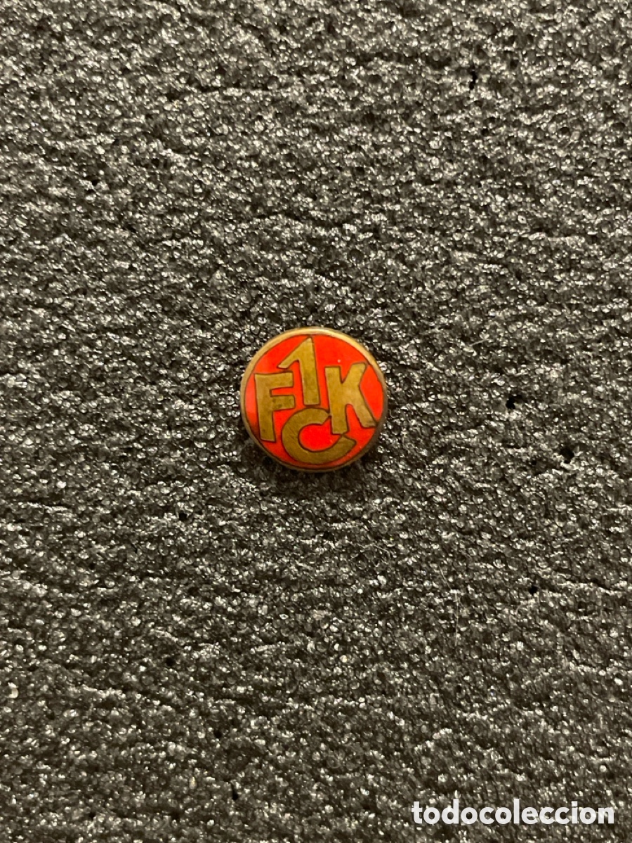 Coleccionismo deportivo: Pin 30 F.C. KAISERLAUTERN - Kaiserlautern