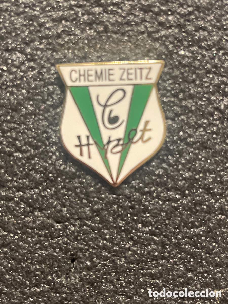 Coleccionismo deportivo: Pin 43 BSG CHEMIE ZEITZ - Zeitz