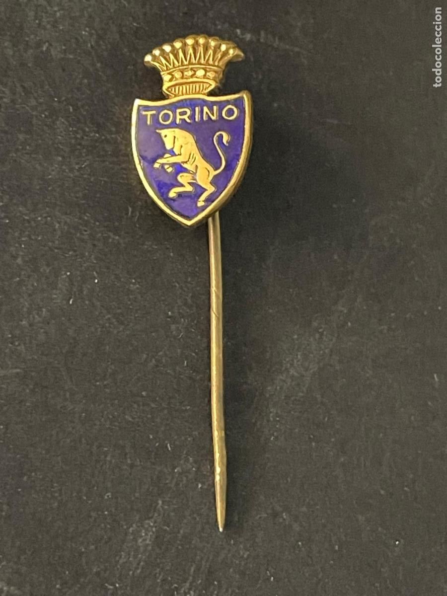 Coleccionismo deportivo: INSIGNIA DE AGUJA ESMALTADA - TORINO - FUTBOL CLUB - ITALIA