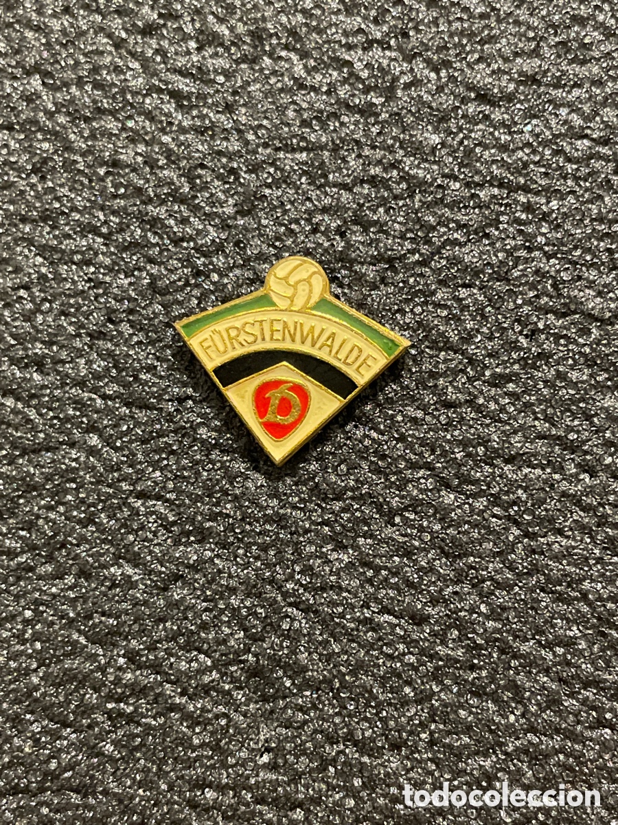 Coleccionismo deportivo: Pin 116 DYNAMO FURSTENWALDE - Furstenwalde