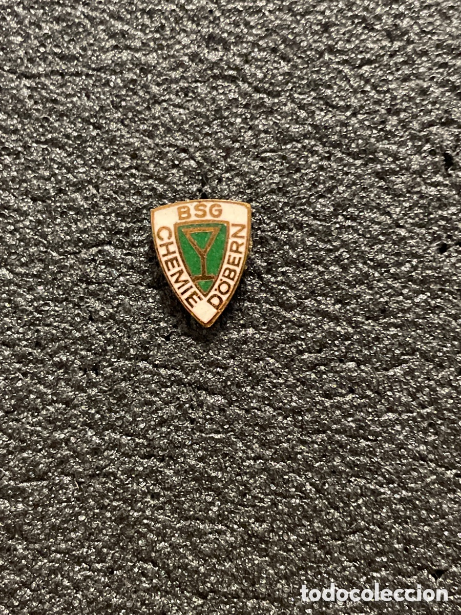 Coleccionismo deportivo: Pin 153 BSG CHEMIE DOBERN - Brandeburgo